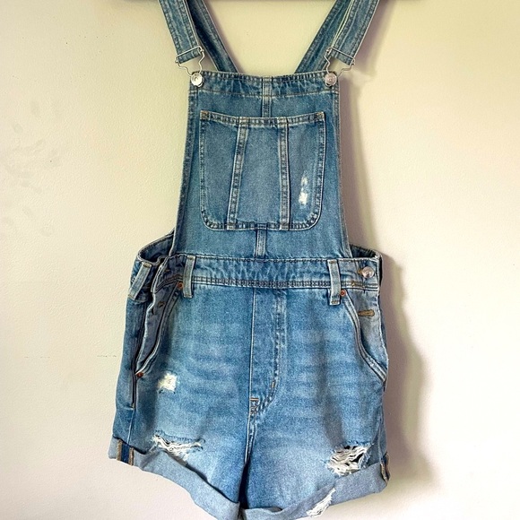 Divided Denim - Overalls shorts.